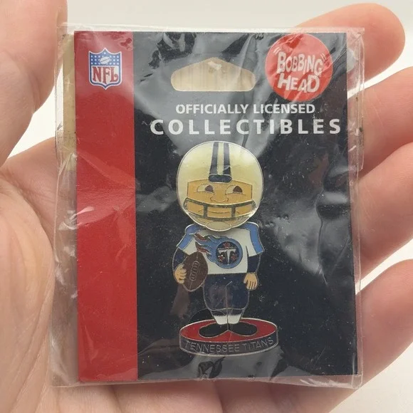 NFL Tennessee Titans Player Bobbing Head Football Hat Lapel Pin