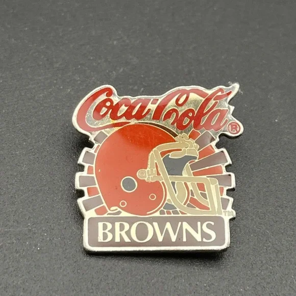 Vintage Coca-Cola Coke Cleveland Browns Helmet NFL Football Lapel Hat‎ Pin