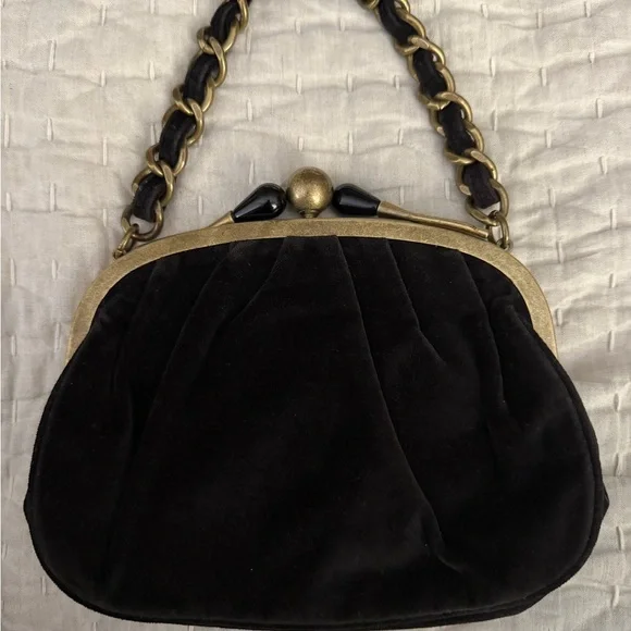 Classic Black Velvet Chain-Handle Women's Clutch