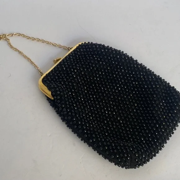 Vintage Beaded Evening Bag Womens Small Black Excellent Kiss Lock Chain Purse