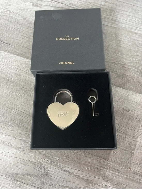 CHANEL Silver Heart Crush Story Padlock and Key Set