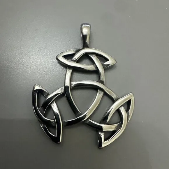 Unisex Stainless Steel Pendant Celtic Triquetra Trinity Knot Pendant 24” Chain