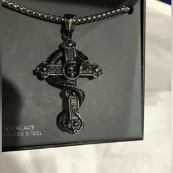 Ed Hardy Men’s silver serpent cross gothic charm neckchain new in hardcase new‎