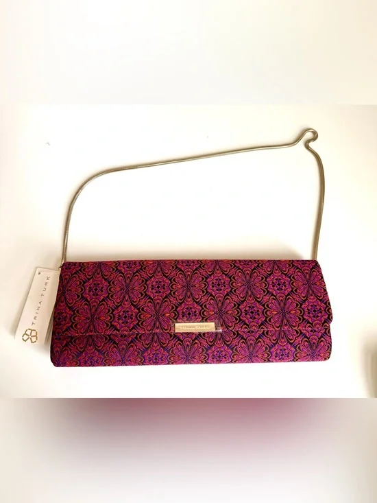 Trina Turk NWT Lush Floral Jacquard Berry Clutch Detachable Chain