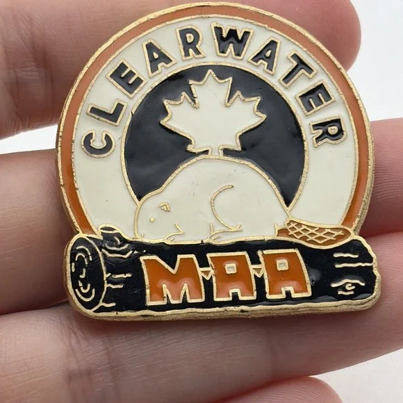 Clearwater Canada MAA Beaver On A Log Maple Leaf Lapel Hat Pin