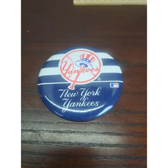 Vintage Metal New York Yankees Pin