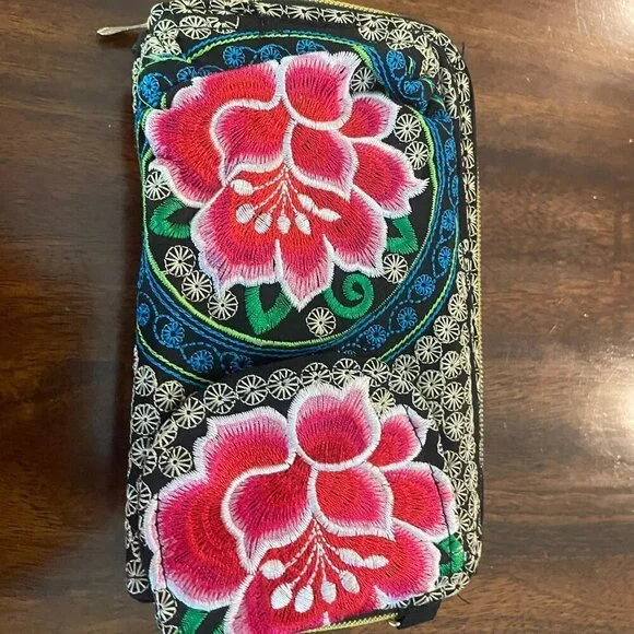 Embroidered Black Floral Wallet Clutch Zip Around Phone Holder 7
