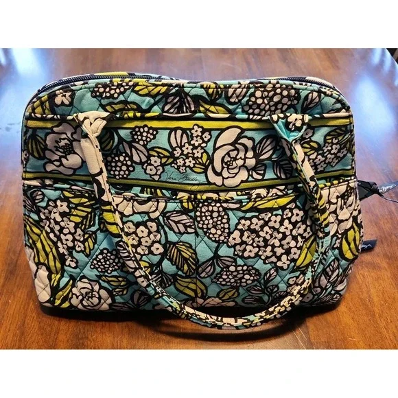 Vera Bradley Island Blooms bowler bag Quilted. floral pattern. EUC