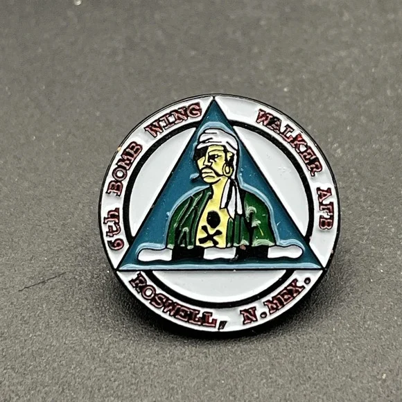 6th Bomb Wing Walker AFB Roswell New Mexico Air Force Lapel Hat Pin‎
