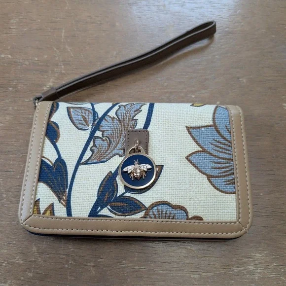 Spartina 449‎ Floral Linen Leather Wristlet Wallet Bee Charm Blue Cream clutch