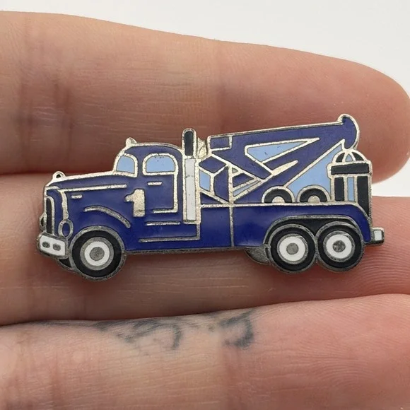 Vintage‎ Mafco Blue Tow Truck Vehicle Lapel Hat Pin