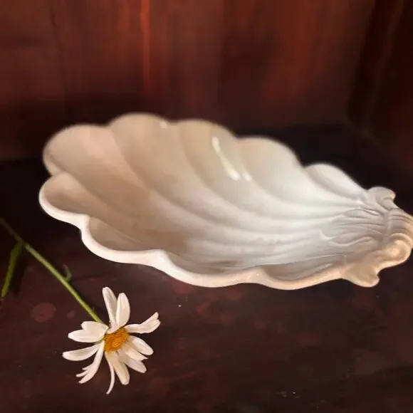 Antique Anthony Shaw White Ironstone Shell-Shaped Dish Burslem, England 1860-70s