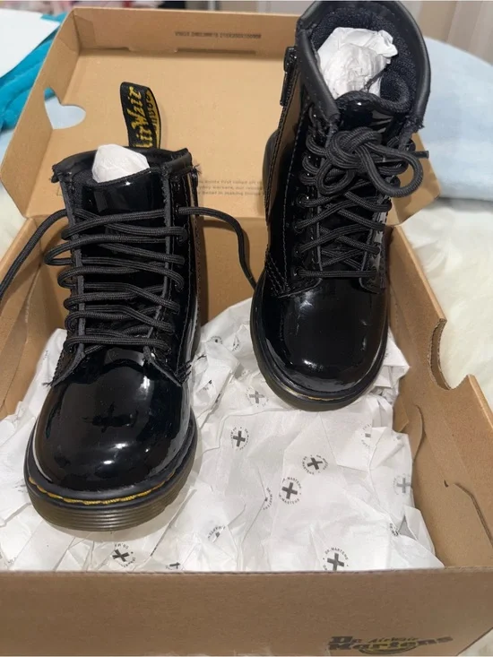 Dr. Martens Kids Black Patent Leather Lace-Up Boots