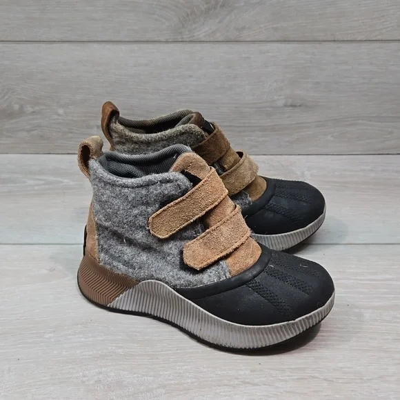 Sorel Kids Unisex Ankle Sneakers Waterproof Boots shoes sz 12 toddler
