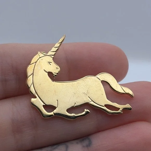 Avon Unicorn Gold Tone Horse Mythical Creature Lapel Hat Pin