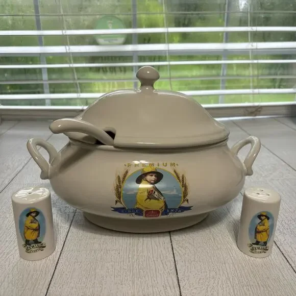 Vintage Nabisco Soup Tureen Salt Pepper Set Ceramic w/Ladle