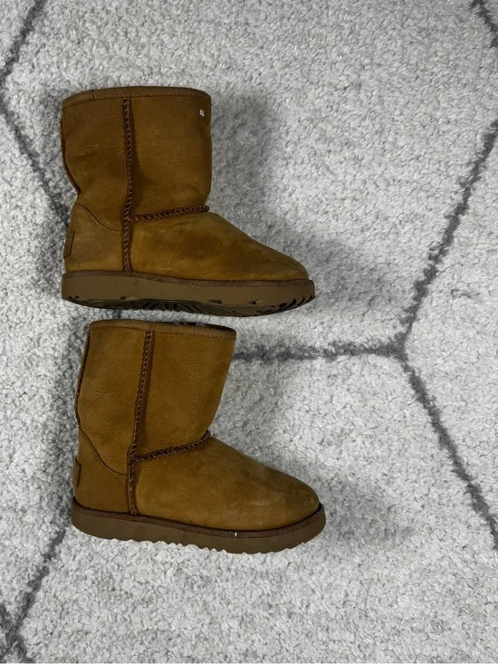 UGG Chestnut Kids Shearling-Lined Booties