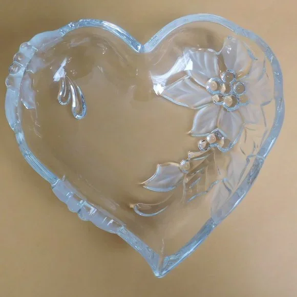 Mikasa Frosted  Heart Shape Dish Trinket  Bowl  Poinsettia 5×6 
