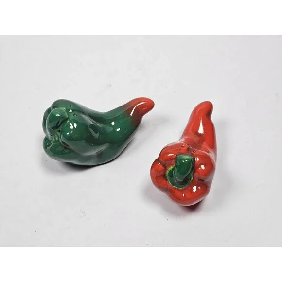 Red and Green Peppers Salt and Pepper Mini Shakers
