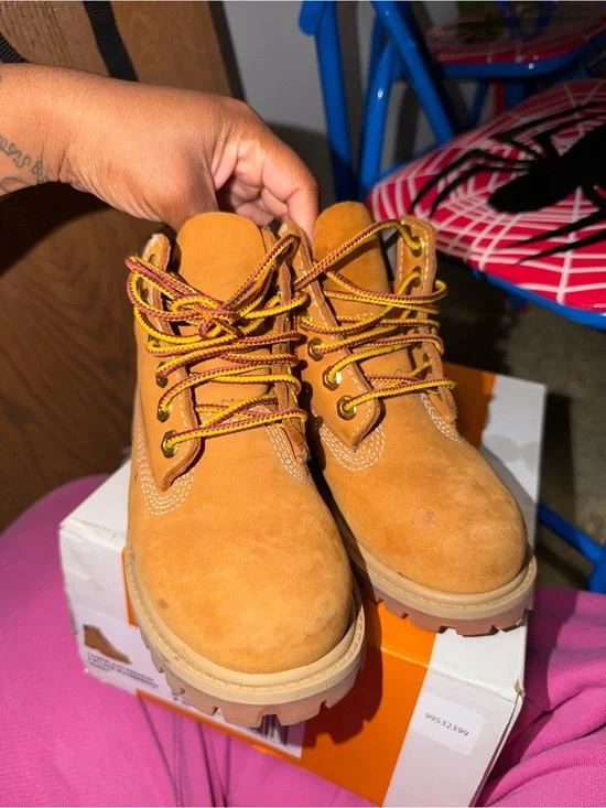 Timberland Wheat Suede Work-Style Boots with Yellow-Brown Laces