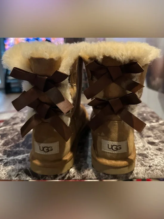 UGG Chestnut Bow-Back Shearling Winter Boots - Chestnut