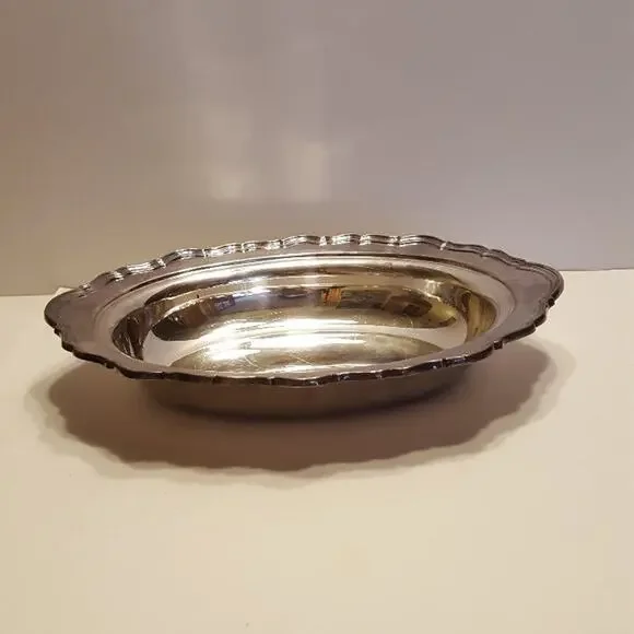 Vintage Reed & Barton 7040 Provincial Oval Bowl silverplated .