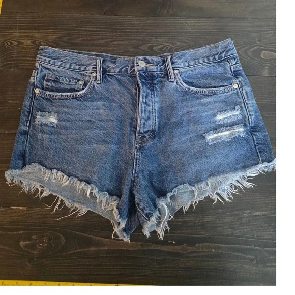 Free People We the Free distressed Cut off Jean Shorts Size 29 Button fly