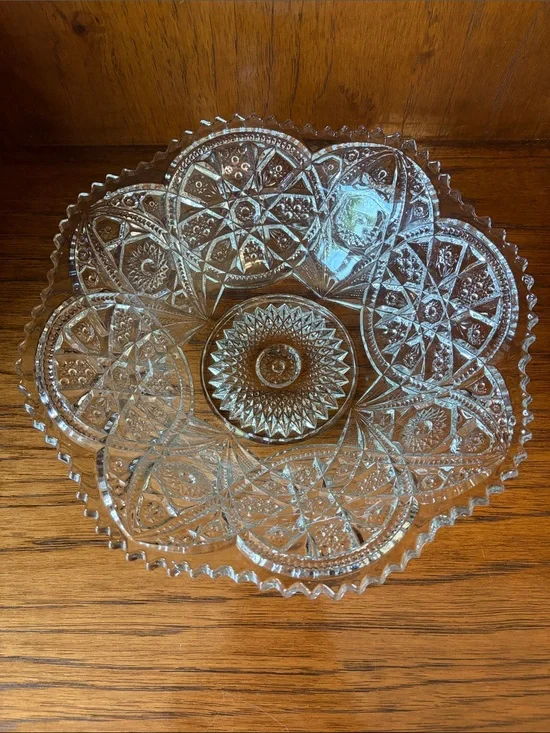 Imperial Pressed Glass Serving Bowl - Elegant Starburst Pattern