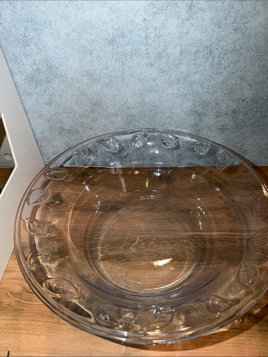 Indiana Glass Clear Leaf-Edge Serving Bowl