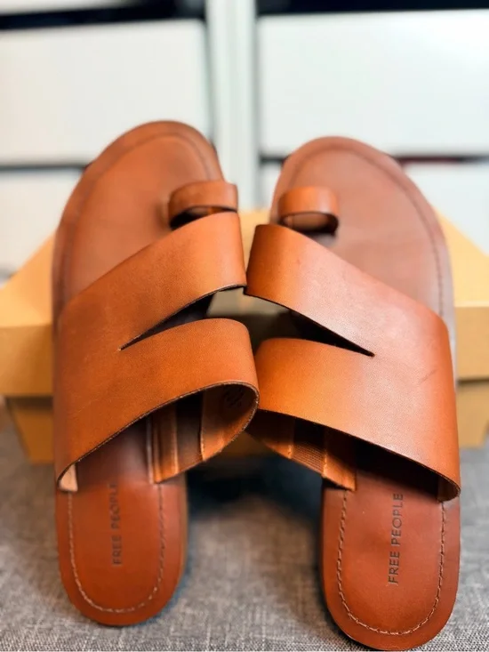 Free People Abilene Toe Loop Sandals Luggage Brown Leather Size 9.5 NWOT Boho