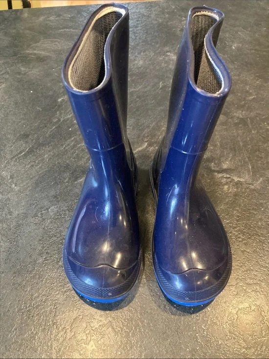 Boys blue rain water boots size 7-8