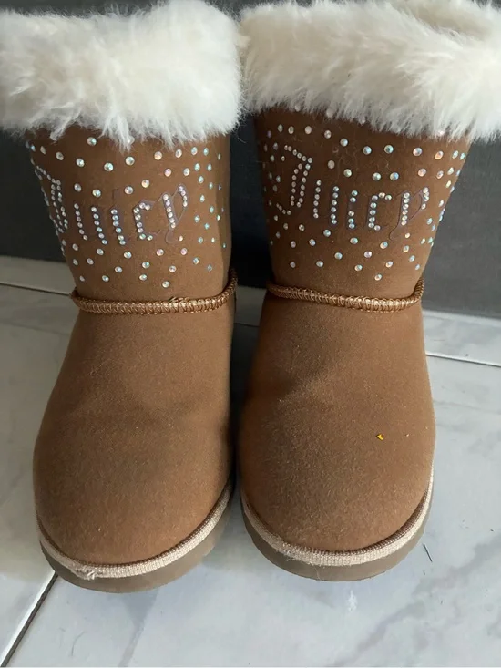 Juicy Couture Girls' Faux-Fur Trim Rhinestone Brown Boots