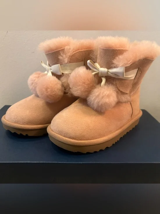 UGG Girls’ Pink Gita Boots, Size 11 (US)