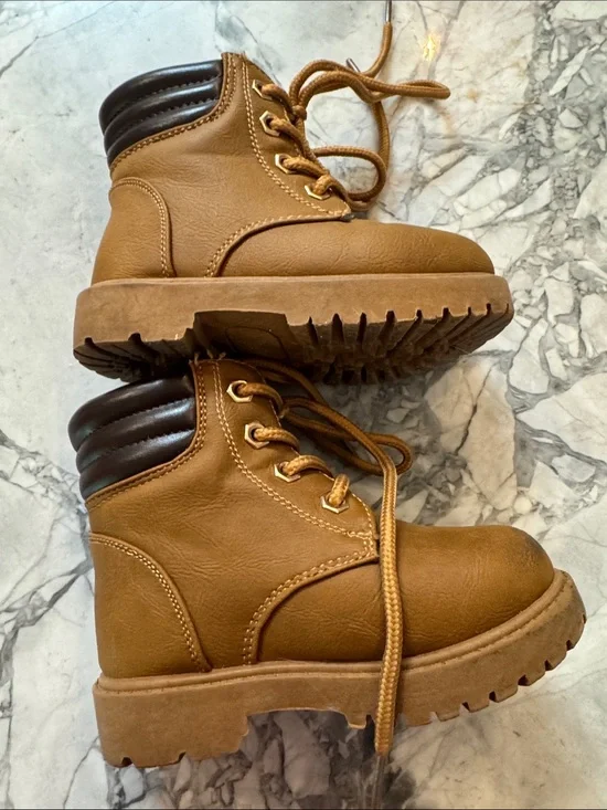 Toddler lace up boots size 9 toddler by Ruggedbear