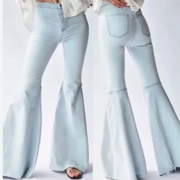 Free People Light Wash Wide Leg Jeans High rise Size 28