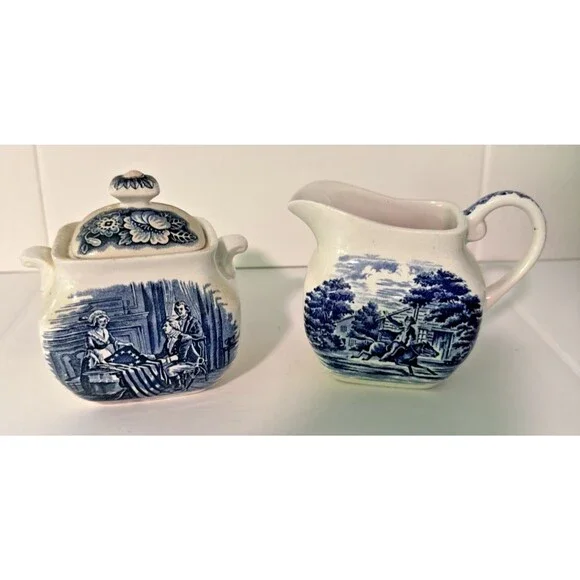 VTG Liberty Blue Creamer & Sugar Historic Colonial Scenes Paul Revere Betsy Ross