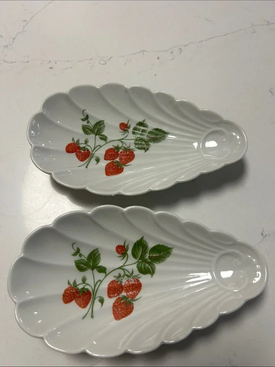Limoges  White Porcelain Strawberry Shell Dishes