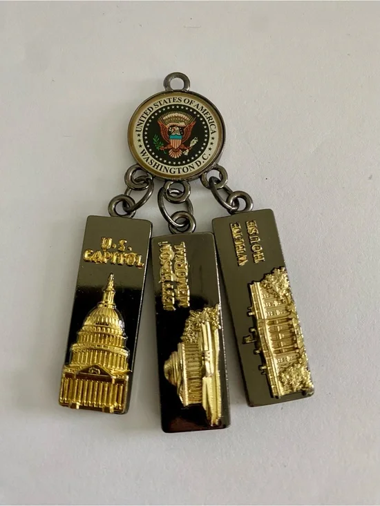 Washington D.C. Gold & Black Souvenir Keychain - U.S. Capitol