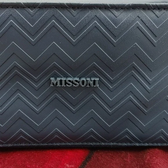 DELTA AIRLINES ONE by MISSONI amenity kit  cosmetic Bag