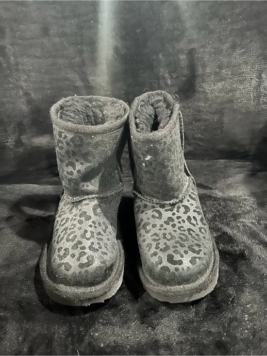 UGGs Kids US 8 Classic II Leopard Print