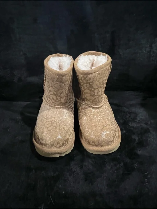 UGGs US 8 Classic II Leopard Print