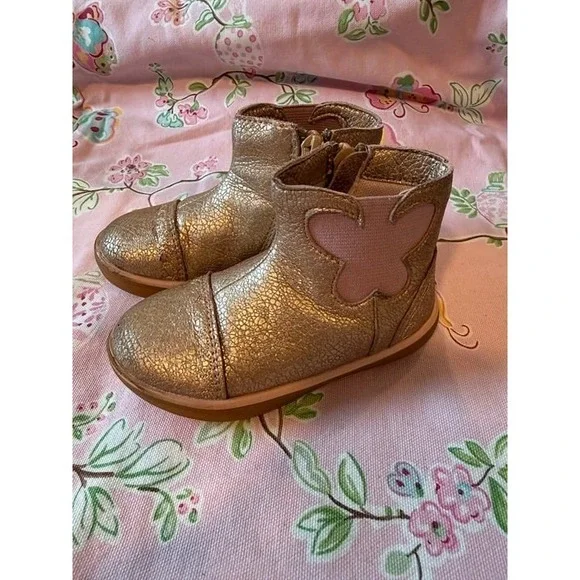 Livie & Luca Girls Gold Metallic Butterfly Ankle Boots Size 6M Play Condition