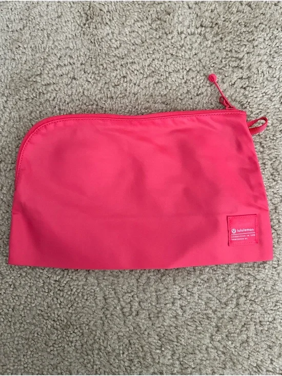 Lululemon Lightweight Zipper Pouch Cosmetic‎ Bag 4L in Lipgloss EUC