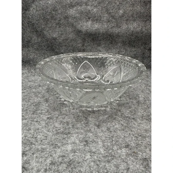 Vintage Clear Pressed Glass Heart Fleur De Lis Scalloped Beaded Edge 7 Inch Bowl