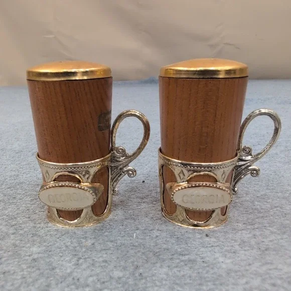 Vintage Wood Salt Pepper Shakers Gold Tone Holders‎ Georgia Souvenir Set