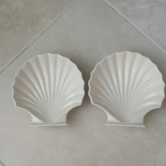 Set of 2 Shell Dishes