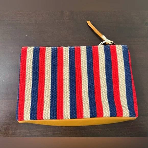 Universal Thread make up bag. NWT.
