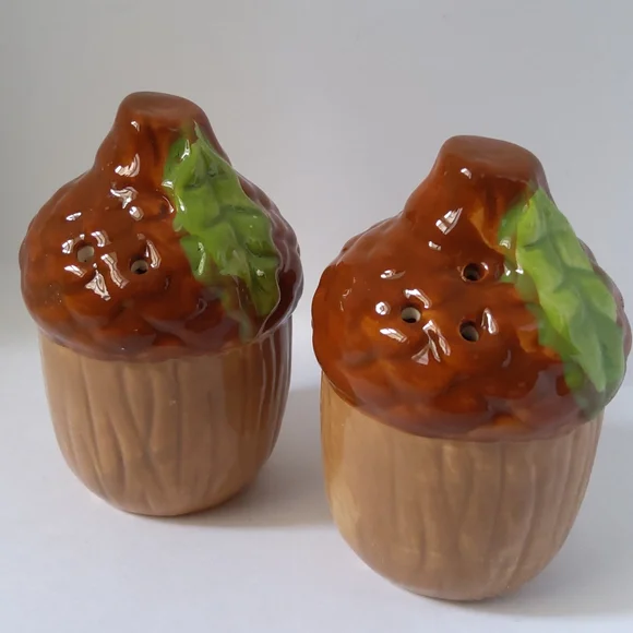 Acorn Shape Salt & Pepper Shakers Set Harvest Fall Atumm Thanksgiving Rustic