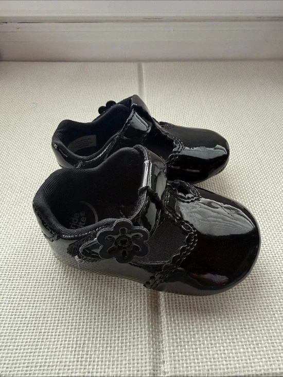 Baby Black Patent Mary Jane Shoes with Flower Accent Size 3 infant