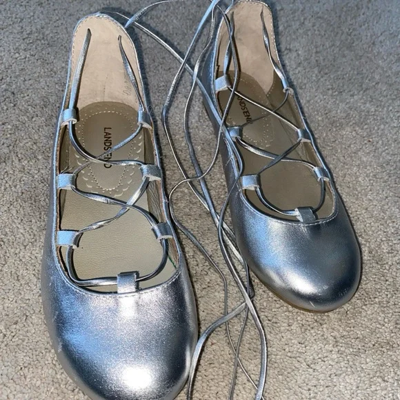 Lands' End kids Girls Size 2 Metallic‎ Silver Ballet Flats lace up